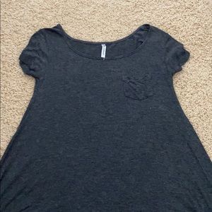 Comfortable dark gray T-shirt with pocket